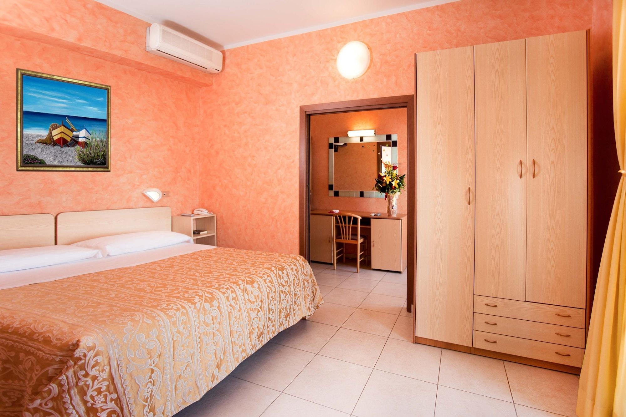 Hotel Caesar Cesenatico Exterior photo
