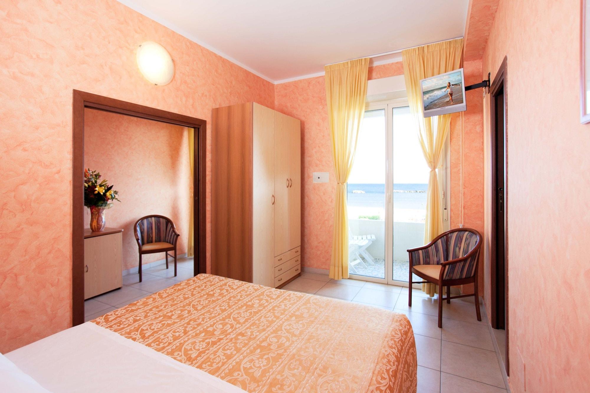 Hotel Caesar Cesenatico Exterior photo