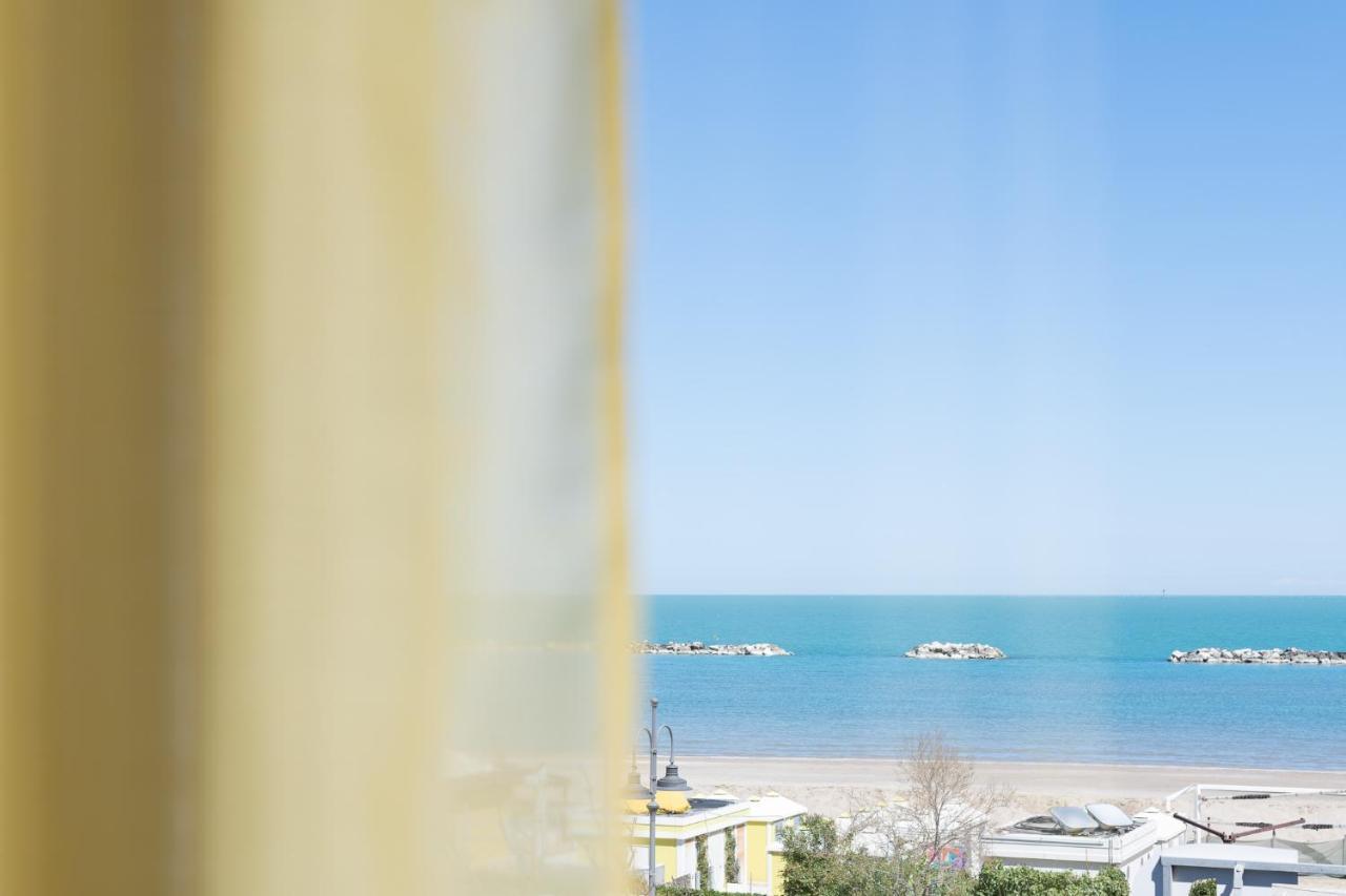 Hotel Caesar Cesenatico Exterior photo
