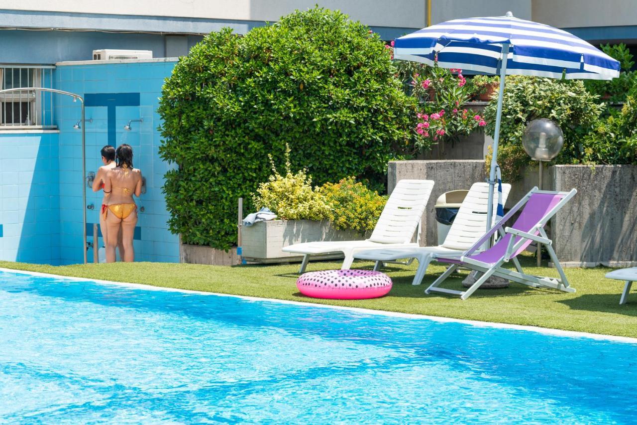 Hotel Caesar Cesenatico Exterior photo