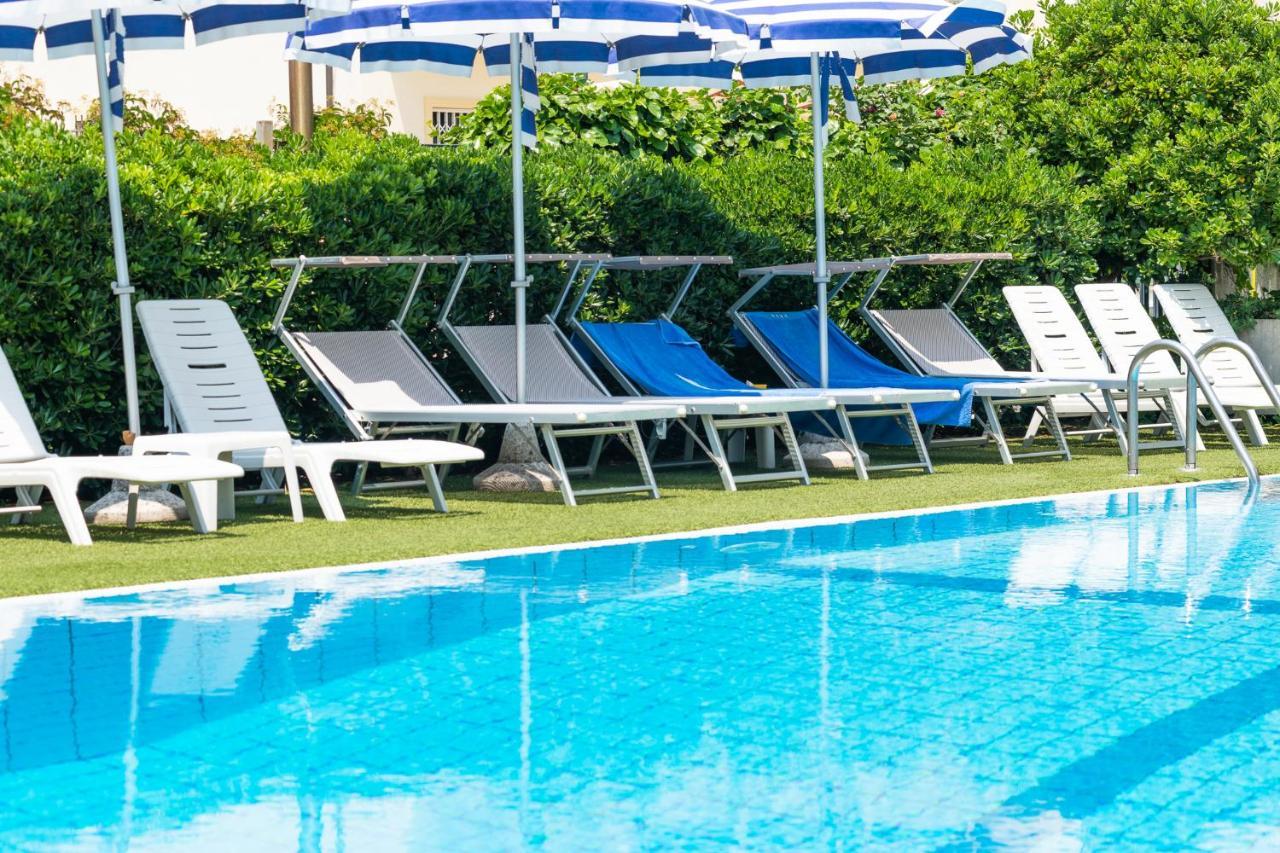 Hotel Caesar Cesenatico Exterior photo