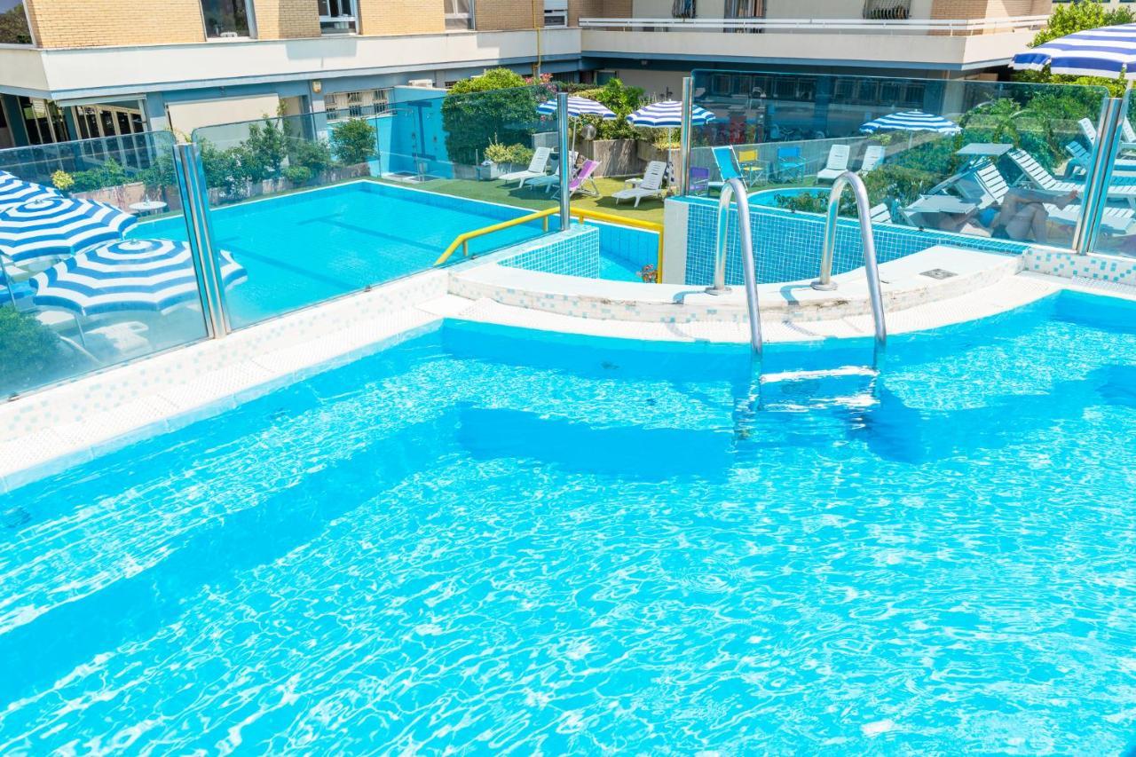 Hotel Caesar Cesenatico Exterior photo