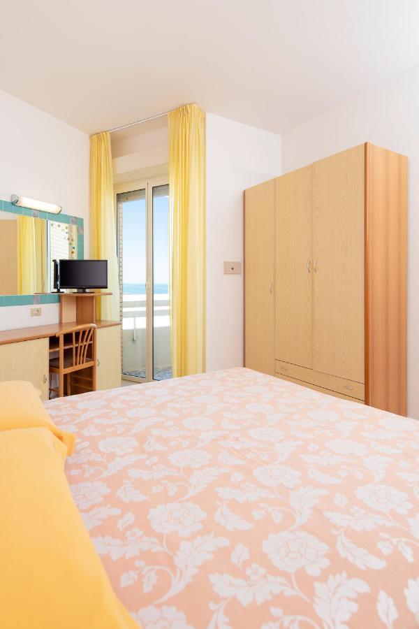 Hotel Caesar Cesenatico Exterior photo