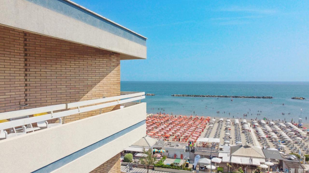 Hotel Caesar Cesenatico Exterior photo