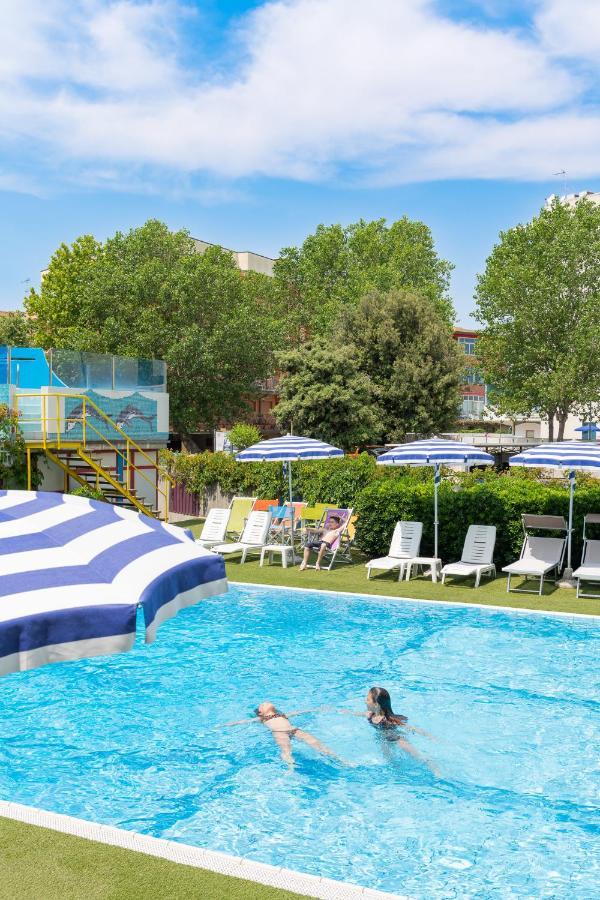 Hotel Caesar Cesenatico Exterior photo