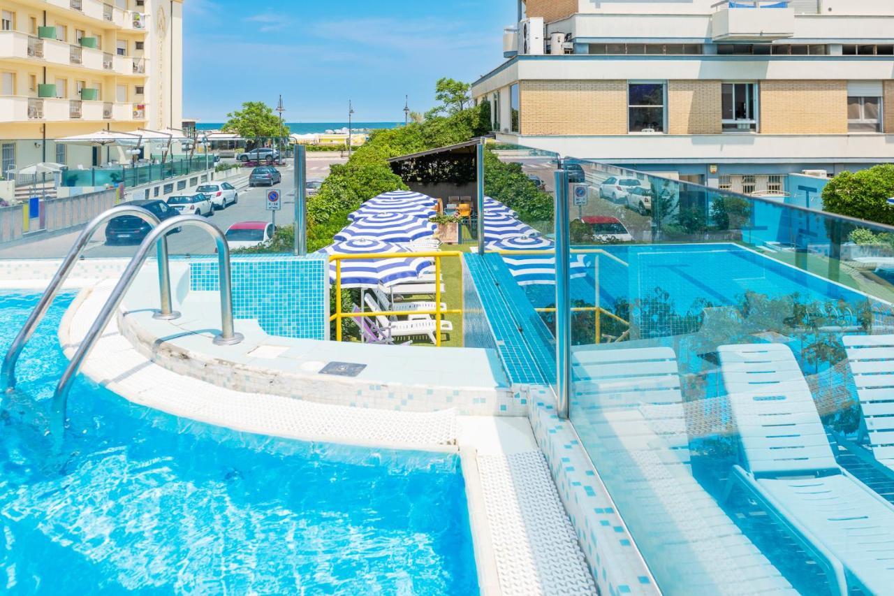 Hotel Caesar Cesenatico Exterior photo