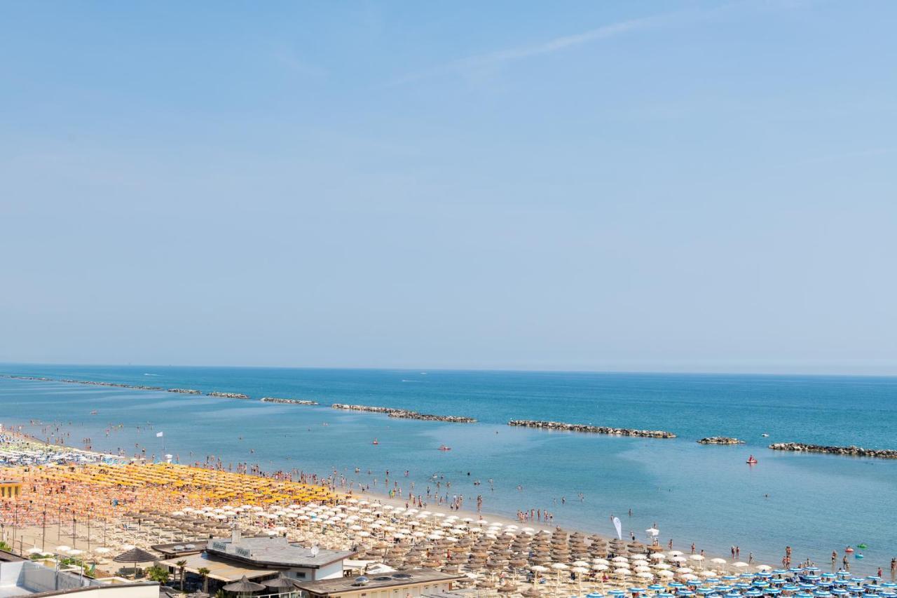 Hotel Caesar Cesenatico Exterior photo