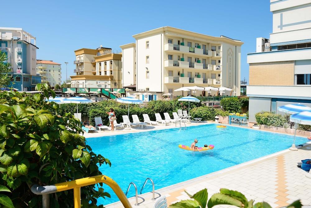 Hotel Caesar Cesenatico Exterior photo