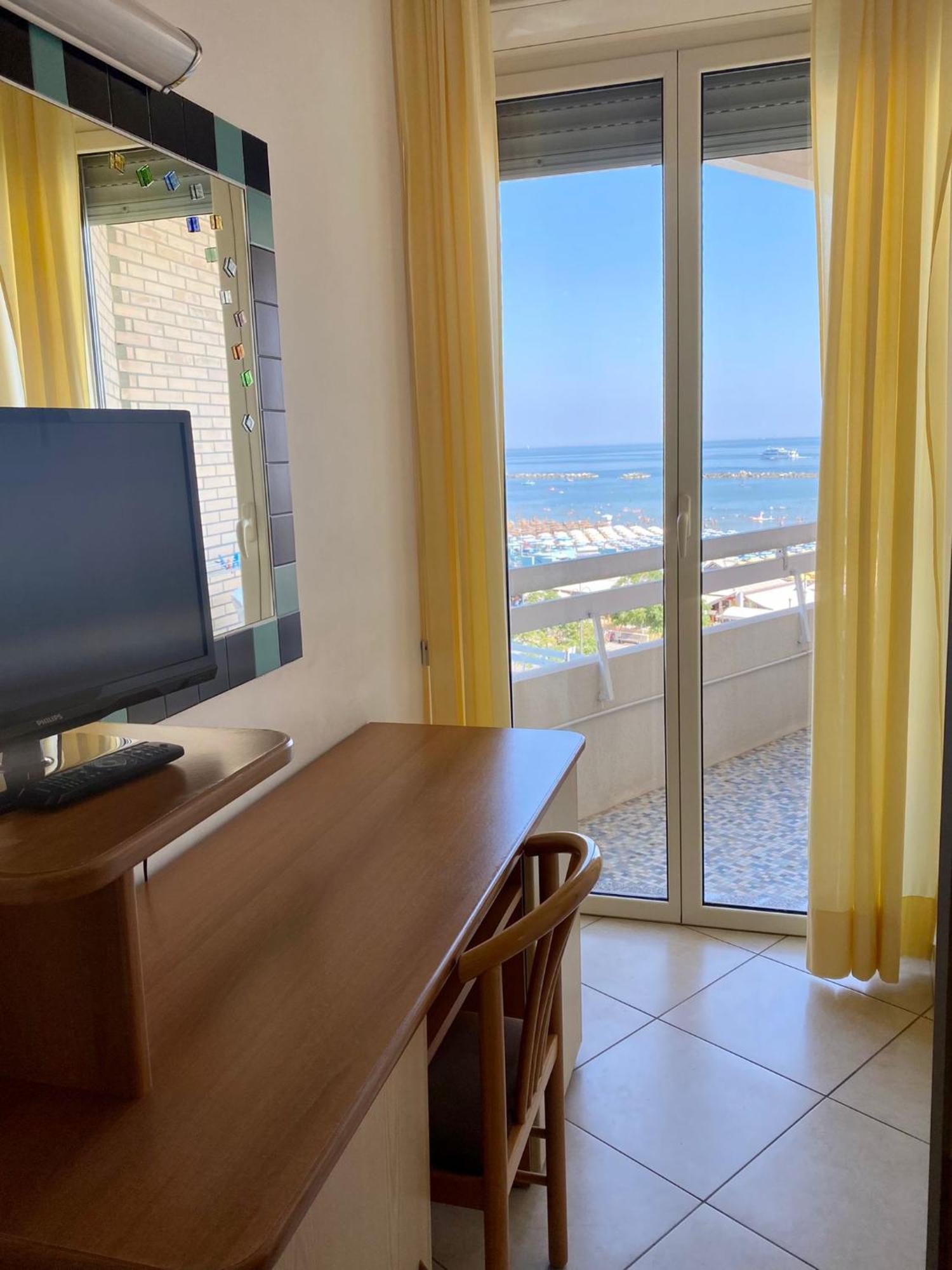 Hotel Caesar Cesenatico Room photo